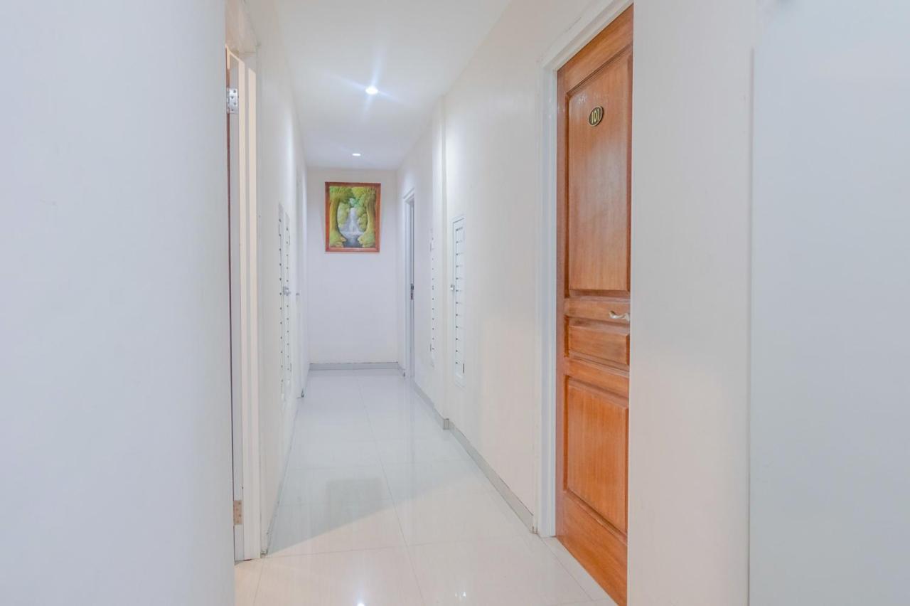 Oyo 696 Hasanah Guest House Syariah De Saphire Malang Exterior foto