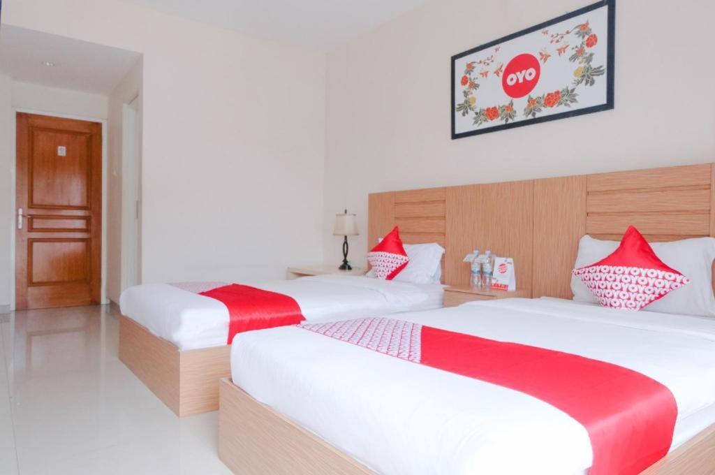 Oyo 696 Hasanah Guest House Syariah De Saphire Malang Exterior foto